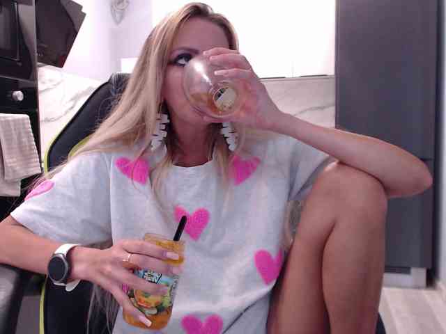 blondalina webcam