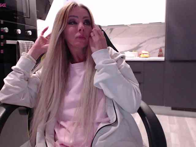 blondalina's live room