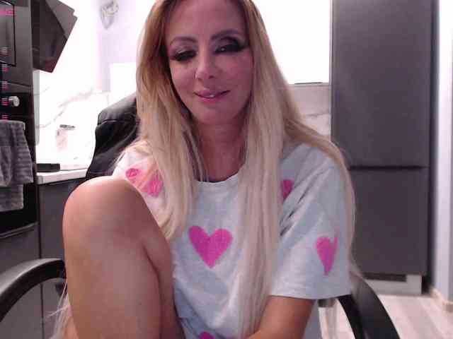 blondalina's live room