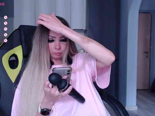 blondalina webcam