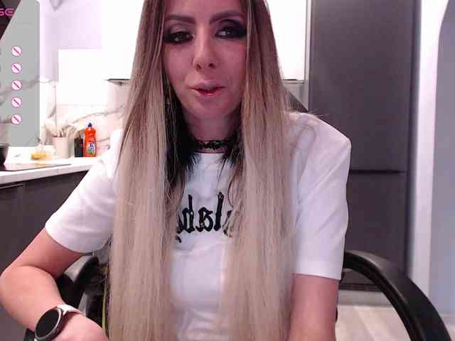 blondalina webcam