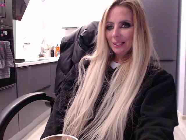 blondalina's live room