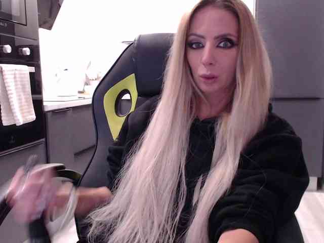 blondalina's live room