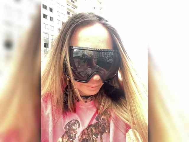 blondalina webcam
