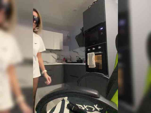 blondalina webcam