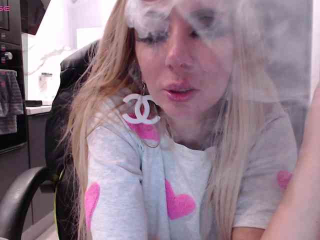 blondalina webcam