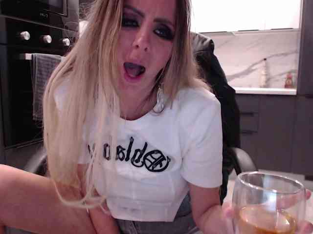 blondalina webcam
