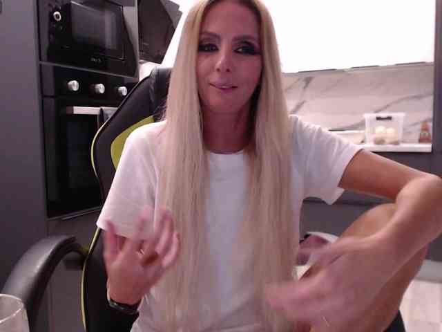 blondalina webcam