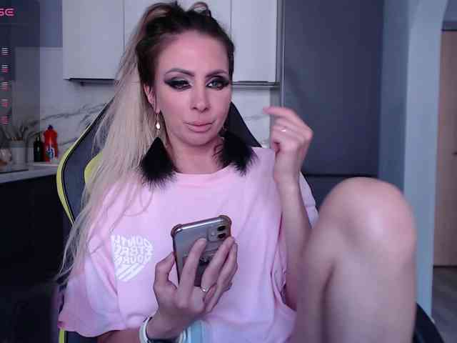 blondalina webcam