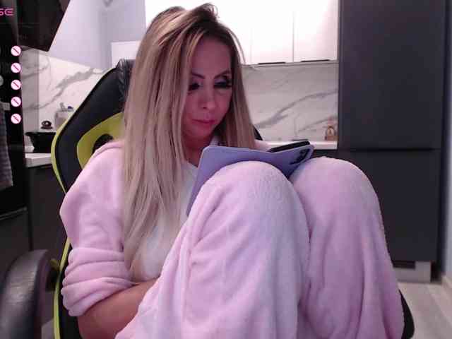 blondalina webcam