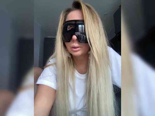 blondalina webcam