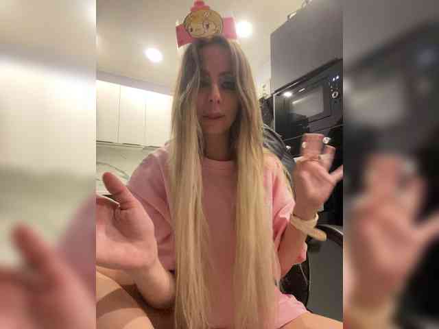 blondalina webcam