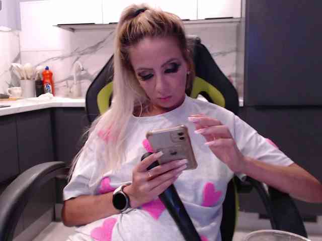 blondalina webcam