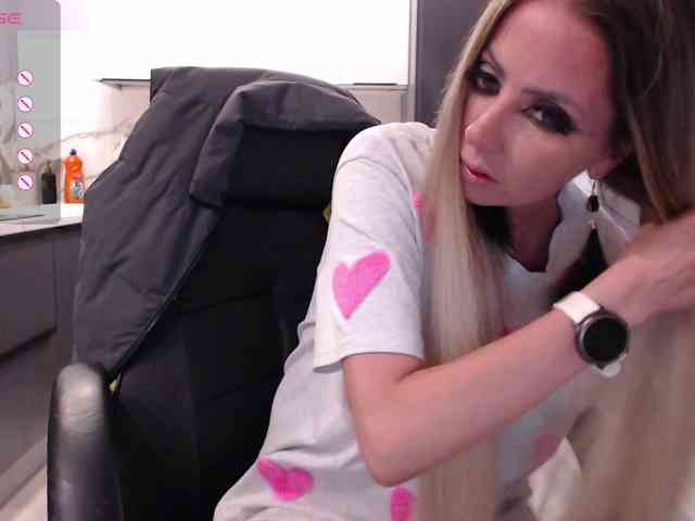 blondalina webcam