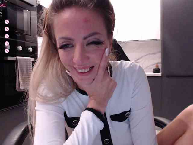 blondalina webcam