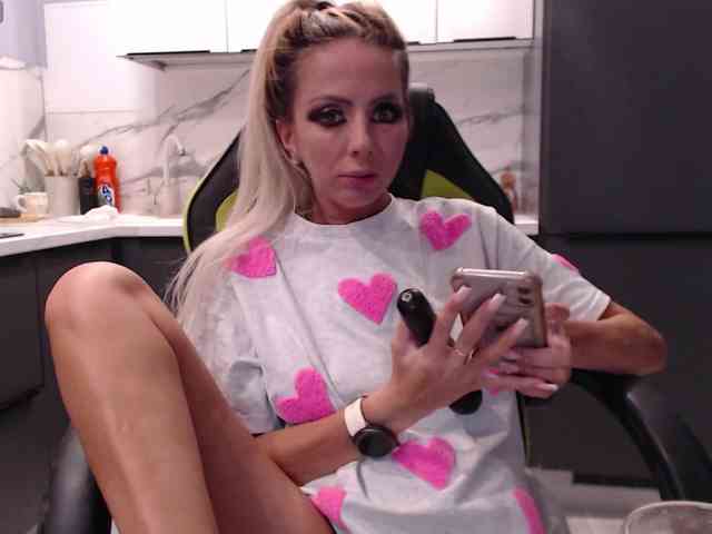 blondalina webcam