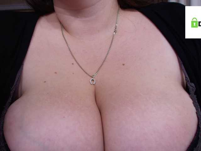 Irishka14 live cam on BongaCams
