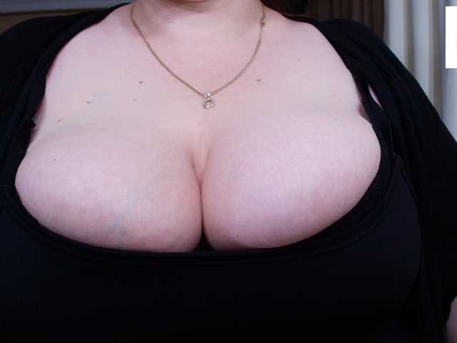 Irishka14 live cam on BongaCams