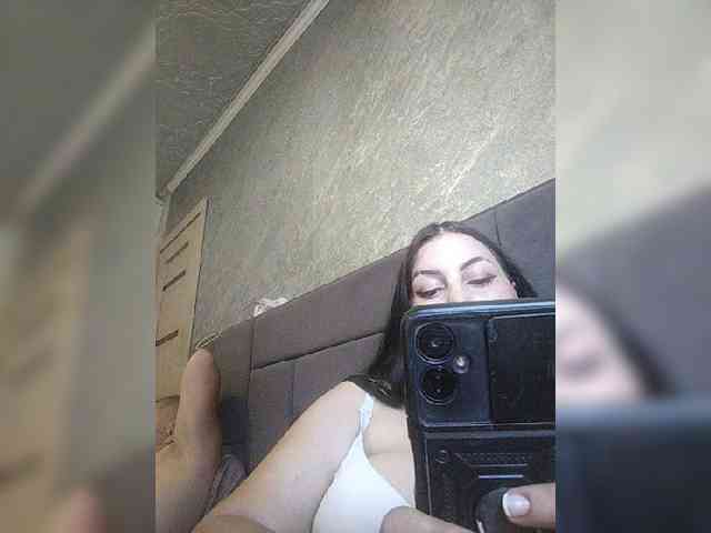 Cleopatra1990 webcam