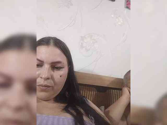 Cleopatra1990 webcam