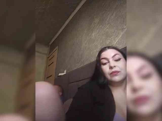 Cleopatra1990 webcam