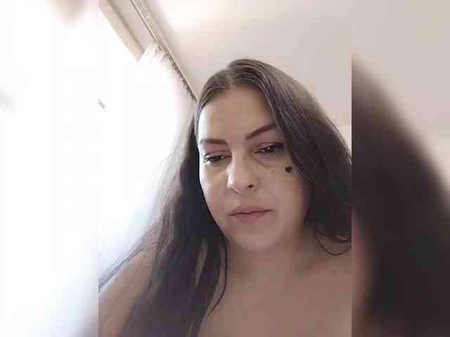Cleopatra1990 webcam