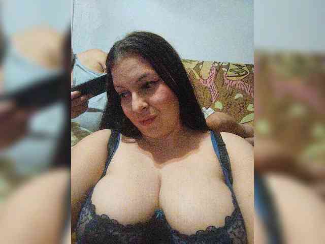 Cleopatra1990 webcam