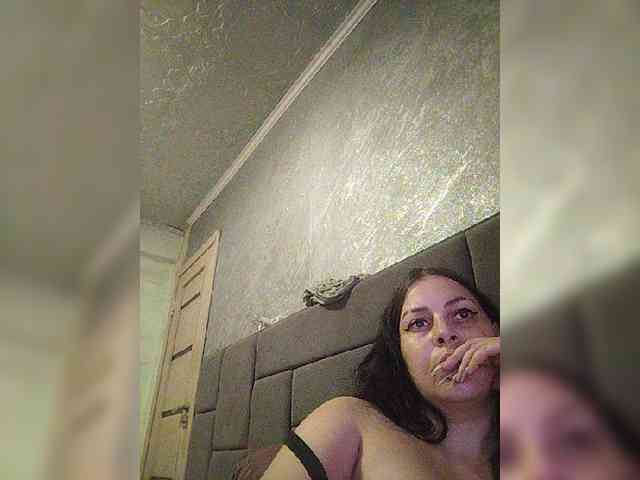 Cleopatra1990 webcam