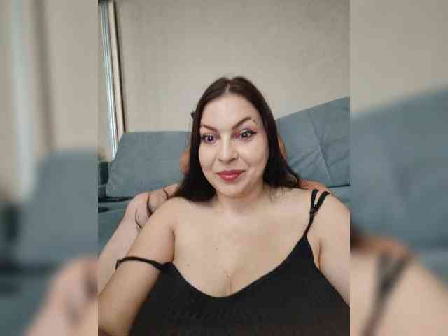 Cleopatra1990 webcam
