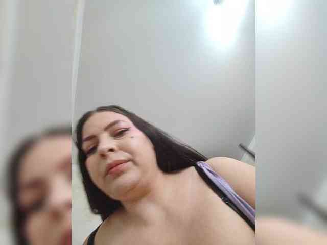 Cleopatra1990 webcam