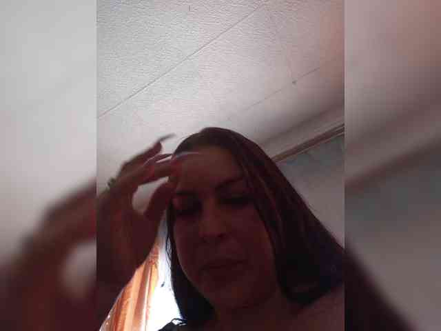 Cleopatra1990 webcam