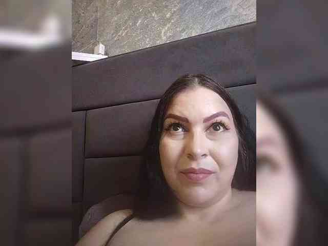 Cleopatra1990 webcam