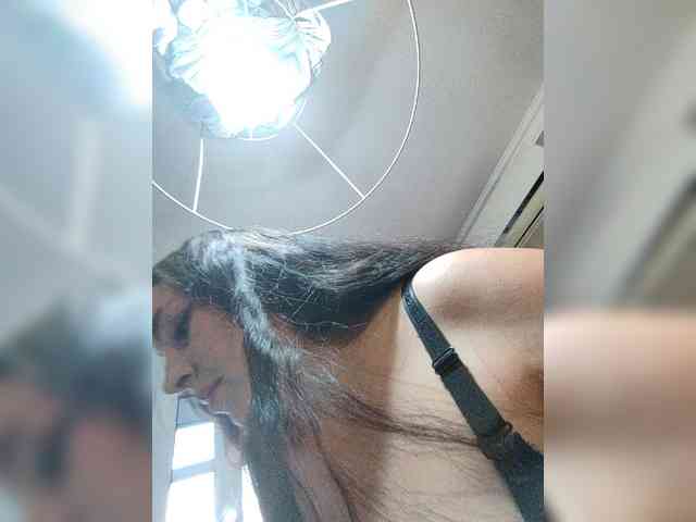 Cleopatra1990 webcam