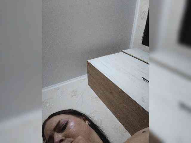 Cleopatra1990 webcam