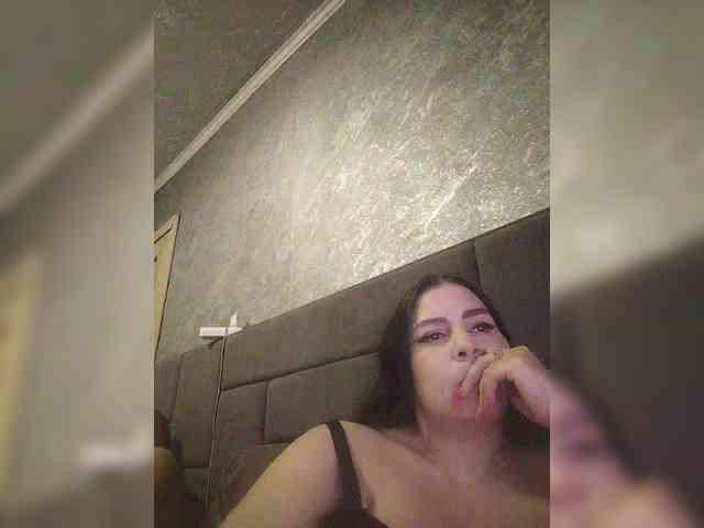 Cleopatra1990 webcam