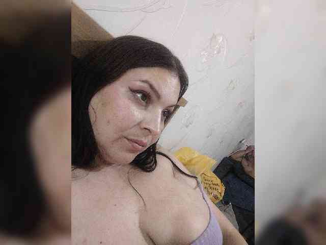Cleopatra1990 webcam