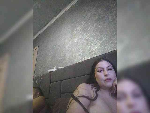 Ce modèle est en direct maintenant. kissmabont