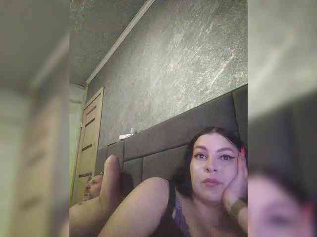 Cleopatra1990 webcam