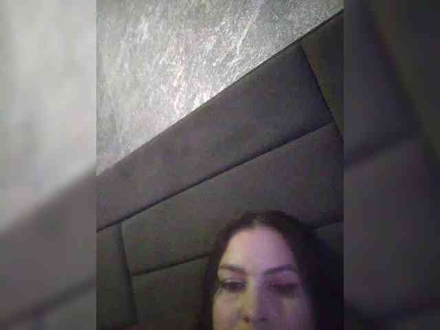 Cleopatra1990 webcam