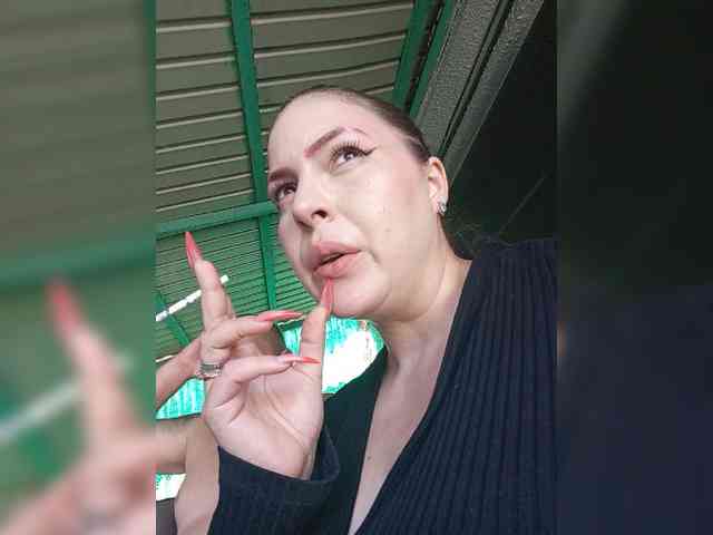 Cleopatra1990 webcam