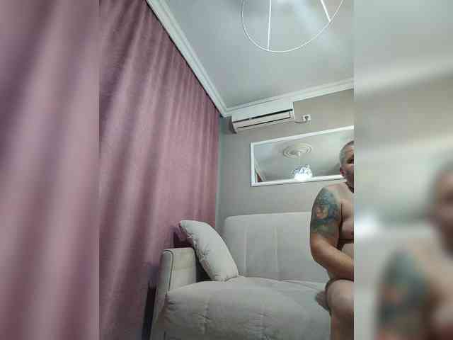 Cleopatra1990 webcam