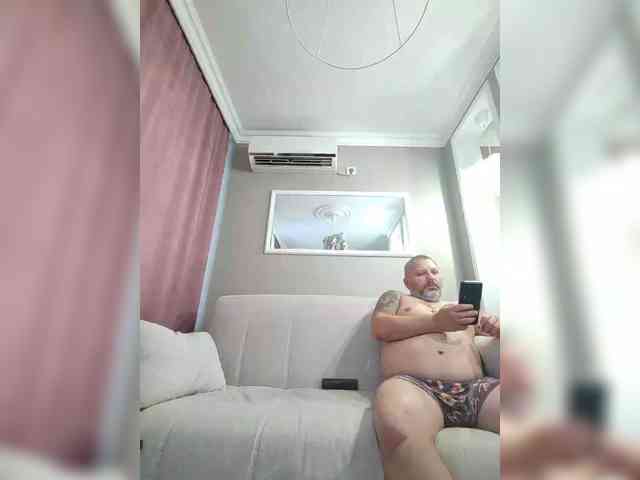 Cleopatra1990 webcam