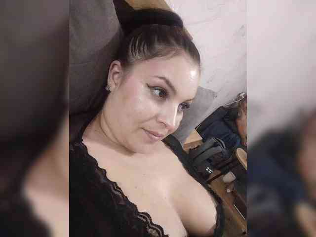 Cleopatra1990 webcam