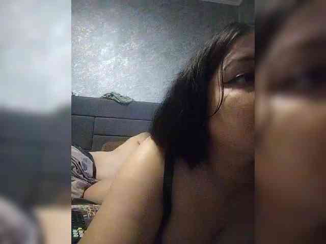 Cleopatra1990 webcam