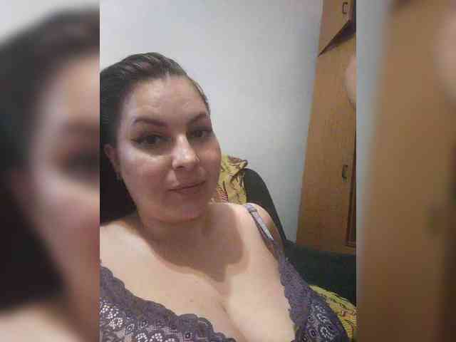 Cleopatra1990 webcam