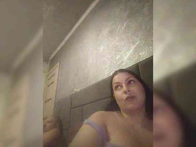Cleopatra1990 webcam