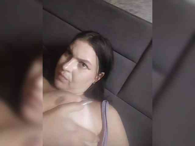 Cleopatra1990 webcam