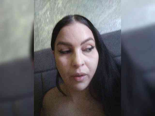 Cleopatra1990 webcam