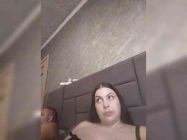 This model is live right now. kissmabont