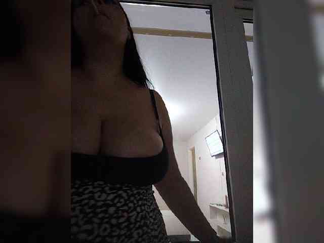 Cleopatra1990 webcam